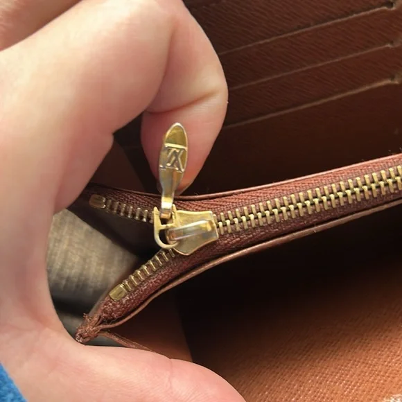 Vintage Louis Vuitton Monogram Etoile Sarah Wallet - Picture 9 of 11